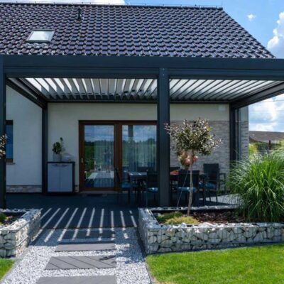 Hochwertige Terrassenüberdachungen aus Aluminium oder Holz